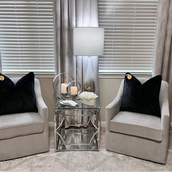 1-NWT CALLISTO HOME
DECORATIVE THROW PILLOWS (Read description for details ) - Picture 2 of 16